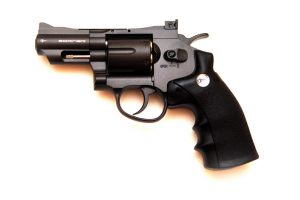 CO2-driven luftpistol i revolverutförande från Borner